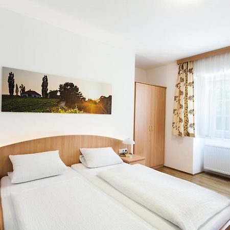 Gaestehaus Ferk - Fruehstueckspension, Bed & Breakfast Бад Радкерсбург Екстериор снимка