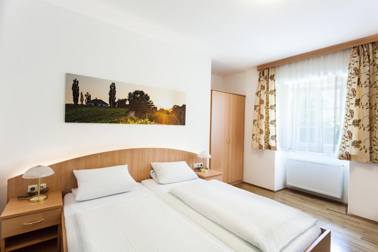 Gaestehaus Ferk - Fruehstueckspension, Bed & Breakfast Бад Радкерсбург Екстериор снимка